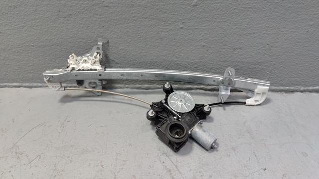 Мотор стеклоподъемника двери задней, левой 857200R080 TOYOTA