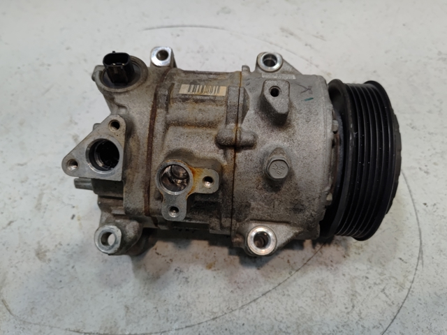 Компрессор кондиционера 8831006570 TOYOTA