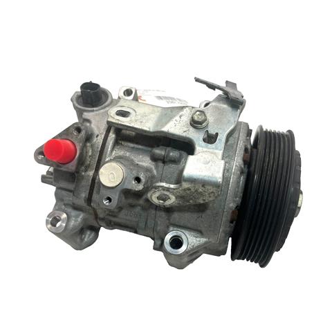 Компрессор кондиционера 8831078011 TOYOTA