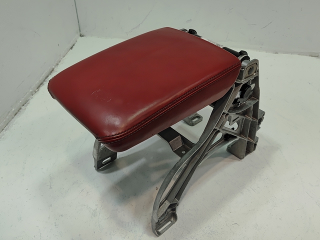 Кронштейн подлокотника 8W0864283F VAG
