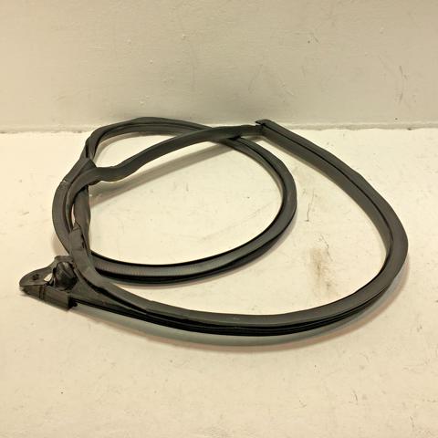 Прокладка двери передней, левой (на кузове) 8W8831707A VAG