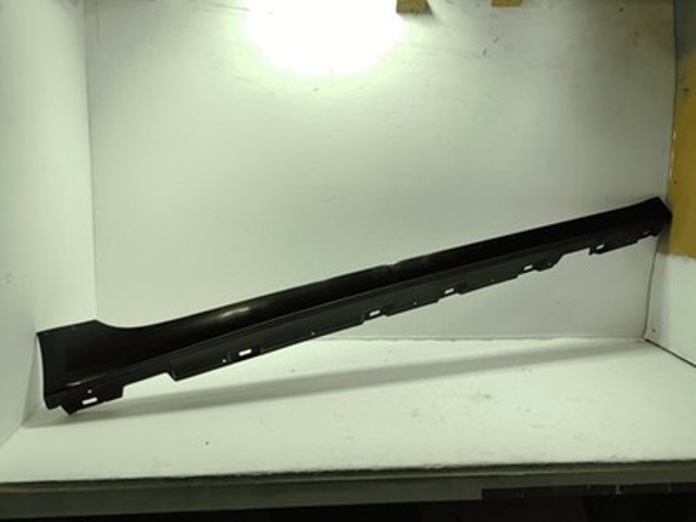 Накладка (молдинг) порога наружная правая 8W8853856 VAG