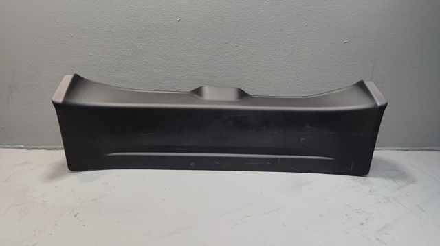 Облицовка багажника пятой двери 909006RR0A NISSAN