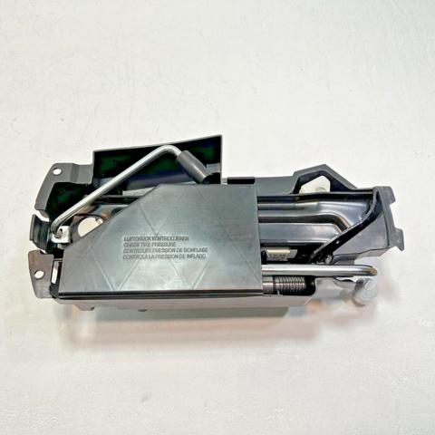 Крюк буксирный передний A2213150061 MERCEDES
