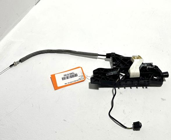 MERCEDES A2217600734 Держатель наружной ручки двери задней левой в наличии Чернигов