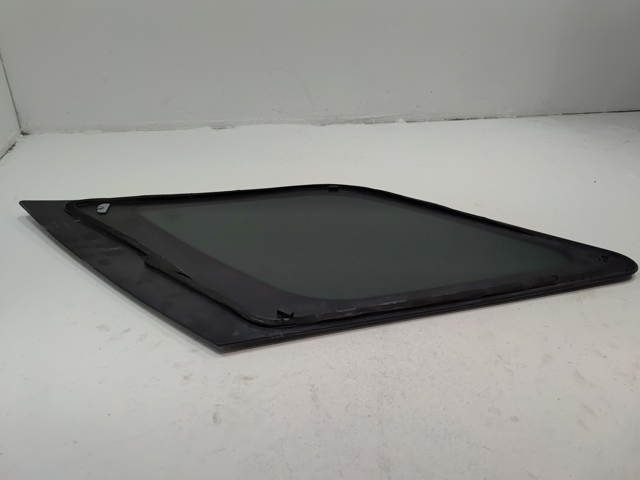 Стекло багажника, левое BB5Z7829701C FORD