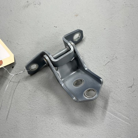 MAZDA D46159210B Петля двери передней правой в наличии Запорожье