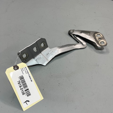 Правая петля капота  DS7Z16796A FORD
