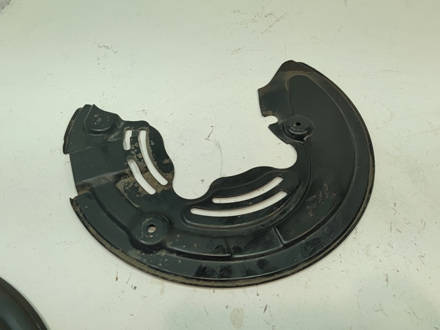 Кожух тормозного диска переднего левого JL3Z2K005A FORD
