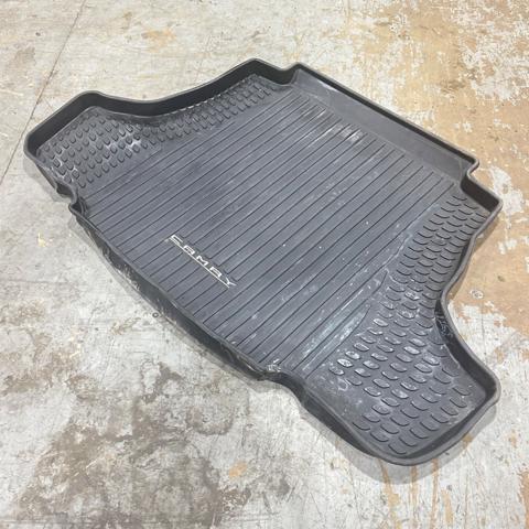 PT9080318502 TOYOTA Коврик багажного отсека купить в Ирпень