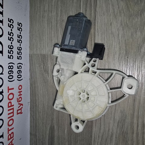Мотор стеклоподъемника водительской двери A0009065806 MERCEDES