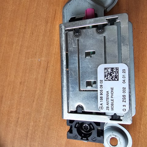 Антенна на крышу A1569050902 MERCEDES