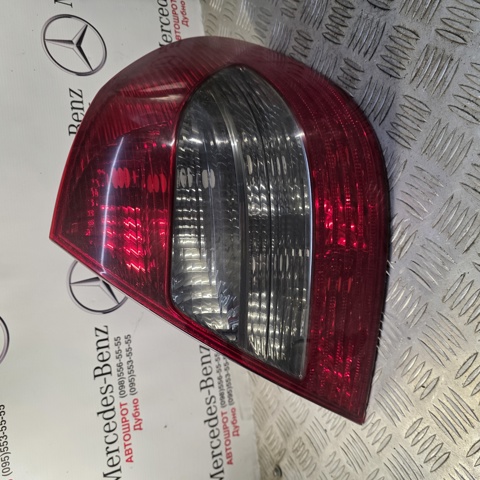 Задний правый внешний фонарь A2118202464 MERCEDES