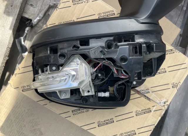 TOYOTA 8794060W80 Зеркало заднего вида левое в наличии Тернополь