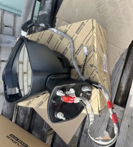 8794060W80 TOYOTA Левое боковое зеркало купить в Запорожье