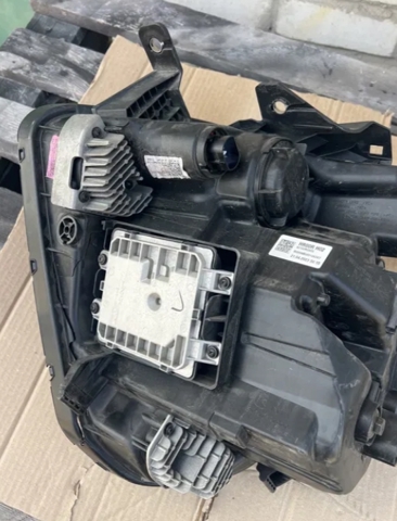 92102R2000 HYUNDAI Правая фара купить в Львов