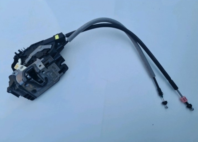 MERCEDES A0997209301 Замок водительской двери в наличии Одесса