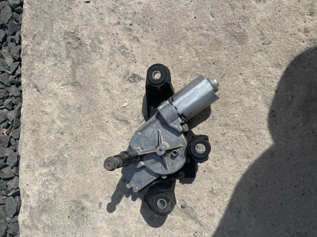 Мотор стеклоочистителя заднего стекла 28710JD000 NISSAN