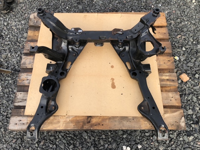 Балка передней подвески 31106777362 BMW