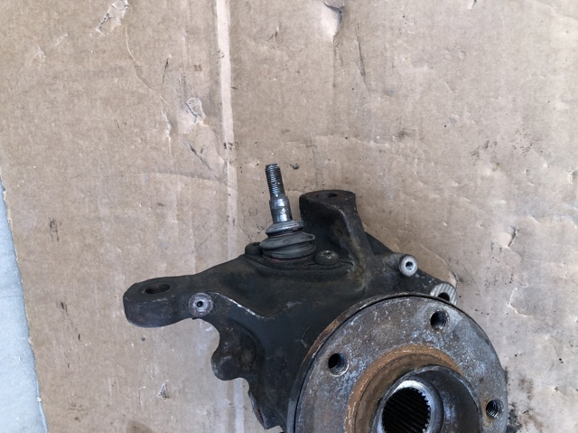BMW 31216768316 Цапфа (поворотный кулак) передний правый в наличии Полтава
