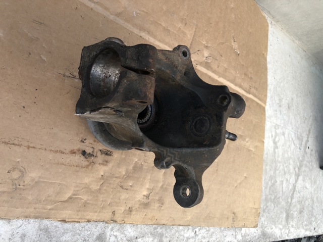 BMW 31216768316 Цапфа передняя правая в наличии Днепр
