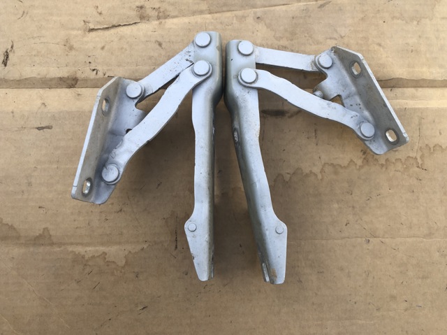 Петля капота, правая 41617120276 BMW
