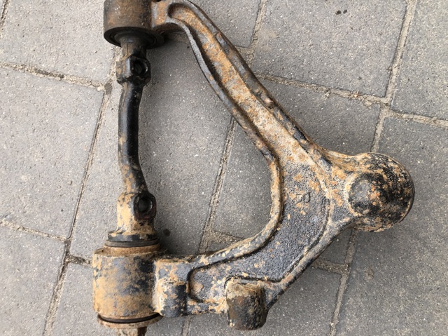 Рычаг передней подвески верхний, правый 4806629075 TOYOTA