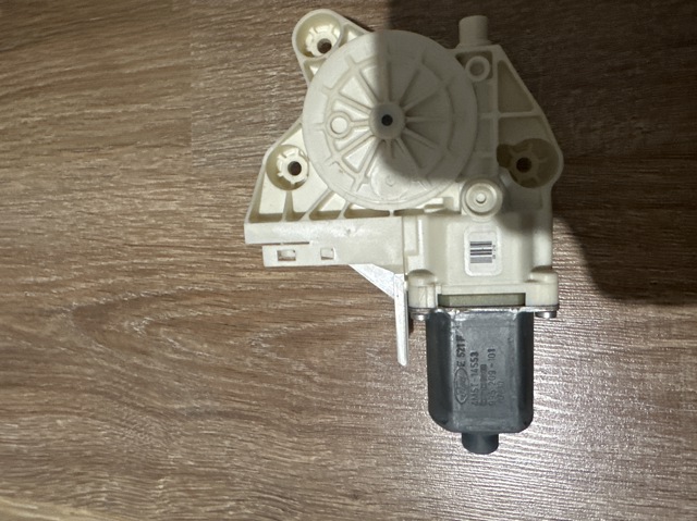 Мотор стеклоподъемника двери передней, правой 4M5T14553 FORD