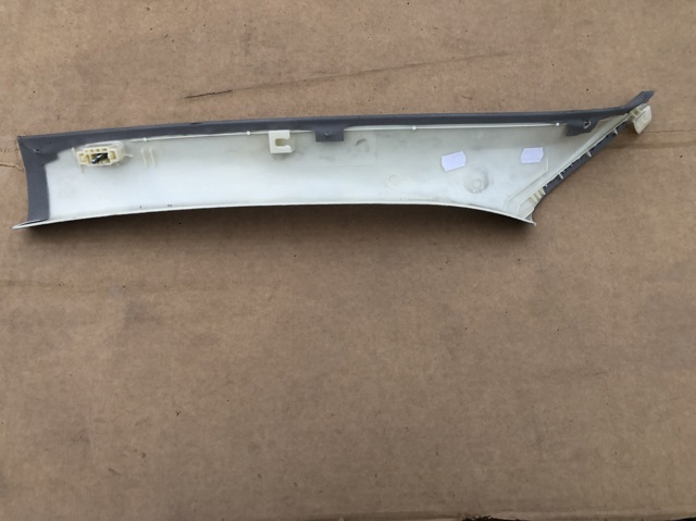BMW 51437066516 Обшивка стойки кузова внутренняя передняя правая в наличии Житомир