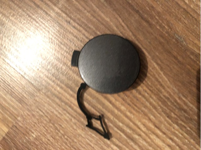 Заглушка буксировочного крюка в передний бампер Volkswagen Golf VI