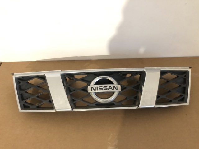 Решетка радиатора 62310JG40A NISSAN