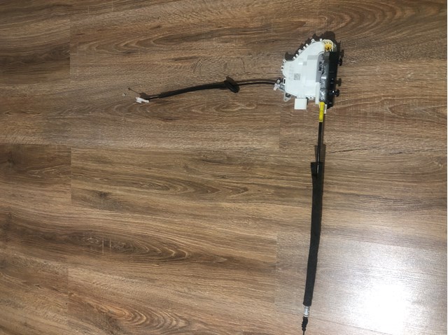 Замок передней левой двери 8J1837015E PORSCHE