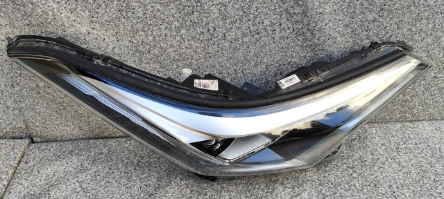 81110F407100 TOYOTA Правая фара купить в Черновцы