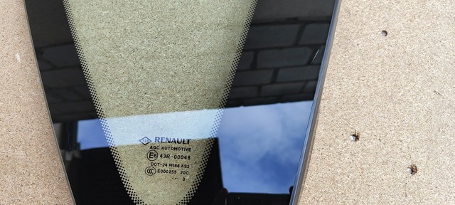 833060003R RENAULT Стекло кузова (багажного отсека) правое купить в Одесса