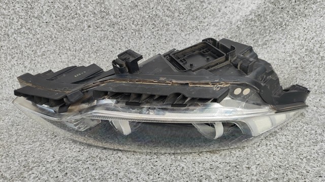 HYUNDAI 92102D4170 Правая фара в наличии Львов