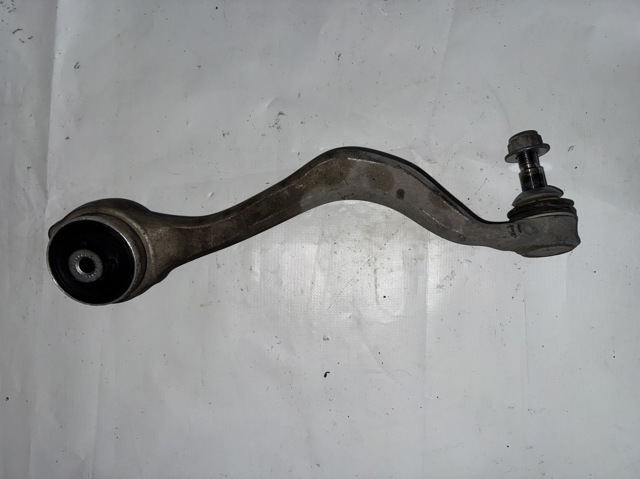 Передний нижний рычаг 31106890906 BMW