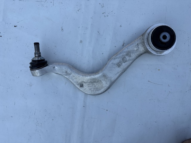 Рычаг передний нижний левый 31106895243 BMW