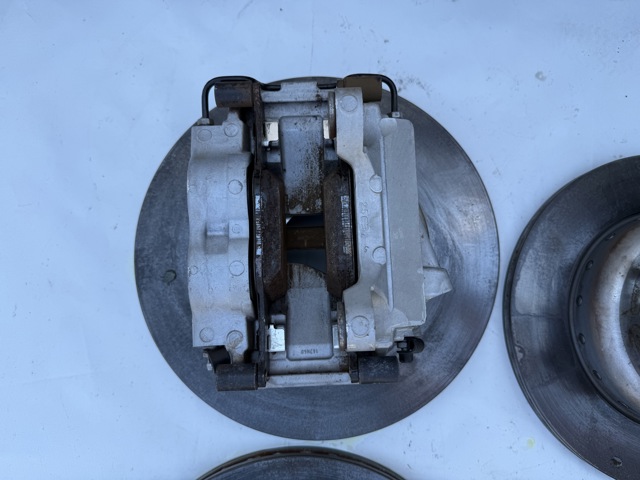 34116883483 BMW Суппорт тормозной передний левый купить в Харьков