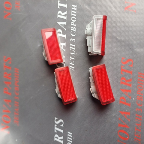 Лампа подсветки в двери A0028201901 MERCEDES