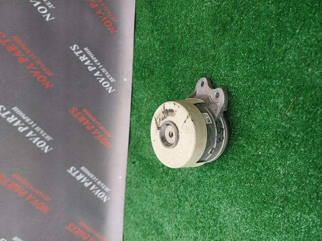 Левая подушка двигателя A2052407800 MERCEDES