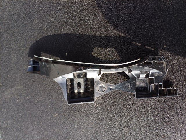 Крепление бамера левое A2138850065 MERCEDES