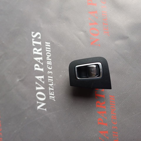 Кнопка стеклоподъемника передняя правая A2229052203 MERCEDES
