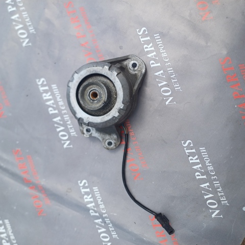 Подушка (опора) двигателя, левая A2532400700 MERCEDES