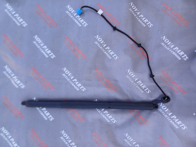 Амортизатор крышки багажника A2538900600 MERCEDES