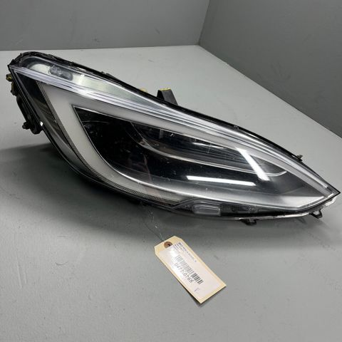 105357100B TESLA Фара правая купить в Харьков