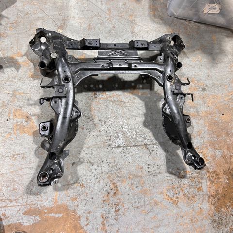 31106872123 BMW Балка передней подвески (подрамник) купить в Чернигов