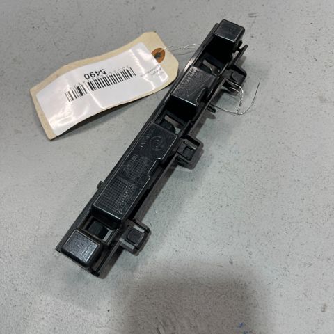 BMW 51777294888 Кронштейн наружной накладки порога правой в наличии Украина