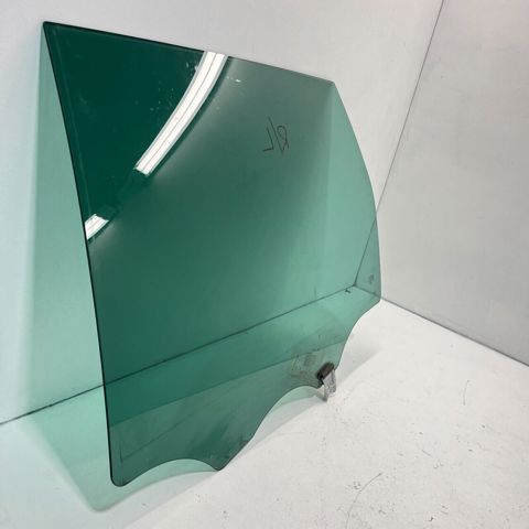 7P6845025C VAG Стекло двери задней левой купить в Киев