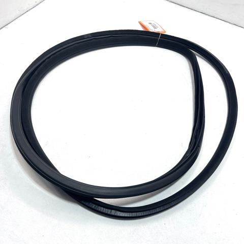 NISSAN 808301CA0D Уплотнитель двери передней правой (на двери) в наличии Украина