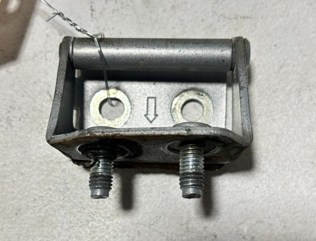 904007Z030 NISSAN Петля задней двери купить в Сумы